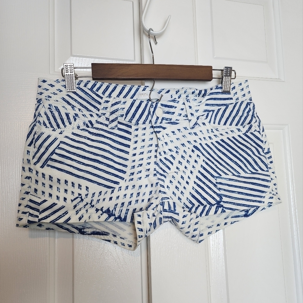 Levi's Low Rise Blue & White Five Pockets Striped Flat Front Shorts Size 29